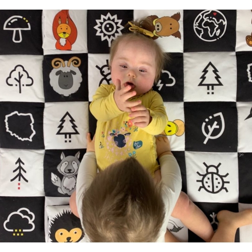 Mata edukacyjna kontrastowa by Dzieciaki Cudaki / BABYSTEPS